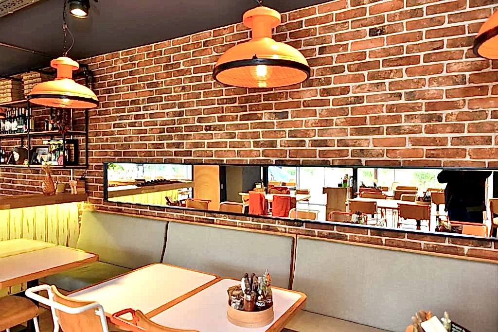 Cafe İç Mekan Tasarım Tuğla Duvar Kaplama