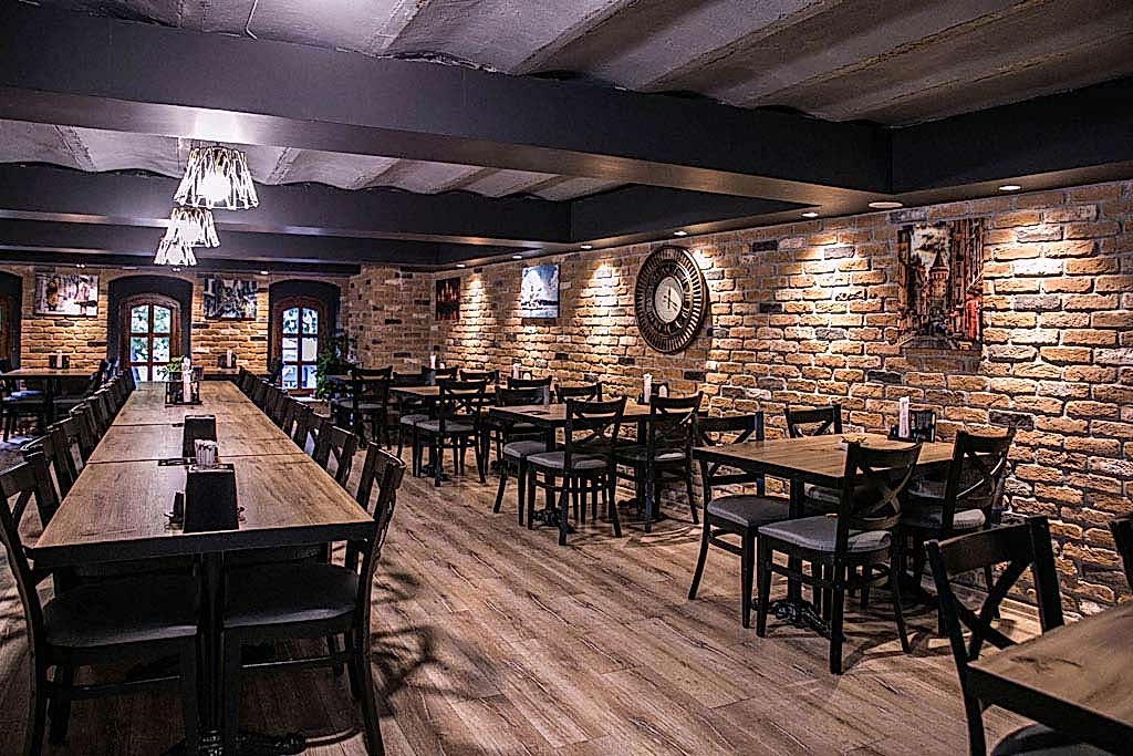 Tavada Tavuk Tuğla Duvar Kaplama Uygulama